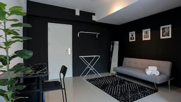 Habitación doble familiar, vista a la ciudad | Escritorio y wifi gratis