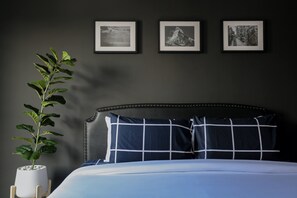 Single Room, 1 King Bed, Shared Bathroom | Free WiFi, bed sheets