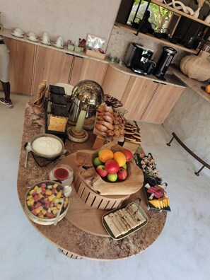 Free daily full breakfast