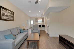 TV, offices - Get comfortable and enjoy 2 bedroom with 2.5 bathroom  at this spacious unit (Clarksville)