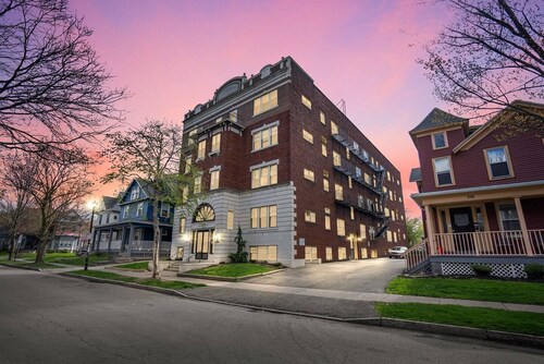 This apartment is a 2 bedroom(s), 1 bathrooms, located in Rochester, NY.