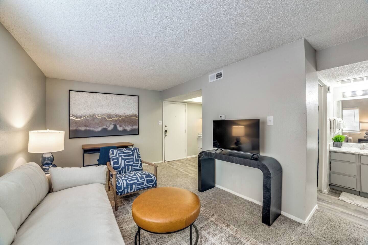 This apartment is a 0 bedroom(s), 1 bathrooms, located in San Antonio, TX.