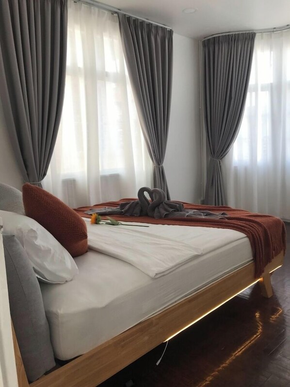 3 bedrooms, in-room safe, iron/ironing board, free WiFi - 3 Bedroom Villa Din Daeng BKK (Bangkok)