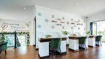 Couples treatment room(s), body treatments, aromatherapy