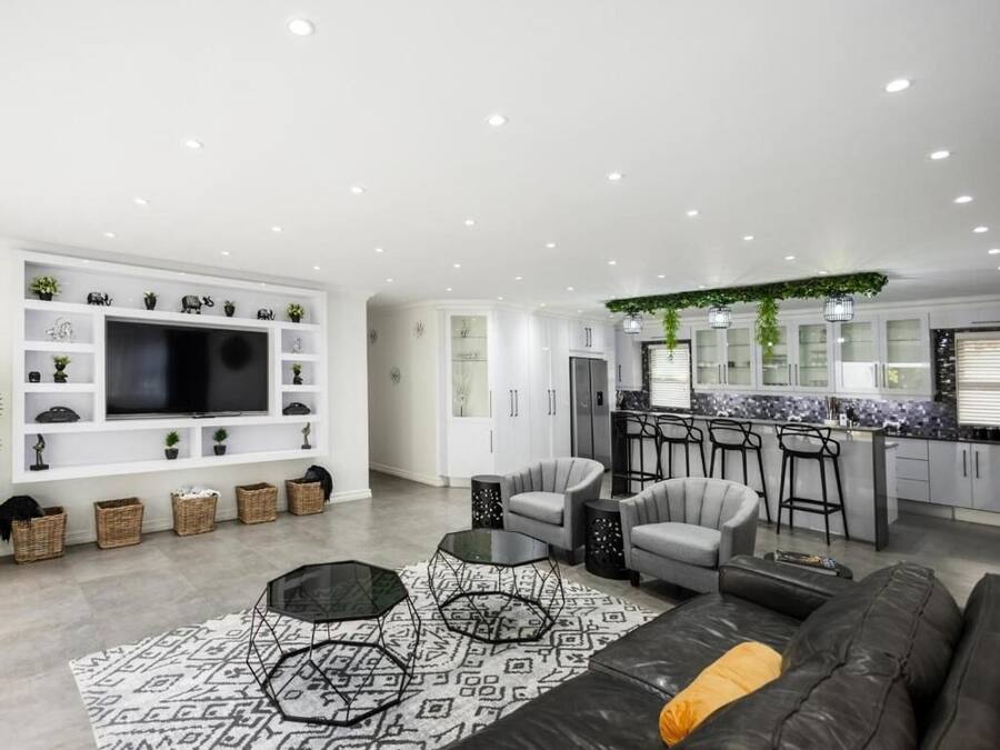 Deluxe Suite | Living area