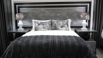 Kamar Double Mewah, patio, pemandangan kebun | Brankas dan Wi-Fi gratis