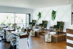 Couples treatment rooms, body treatments, aromatherapy