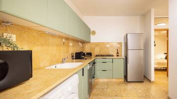 Apartment, Balkon, Gartenblick | Eigene Küche | Kühlschrank, Mikrowelle, Ofen, Geschirrspüler