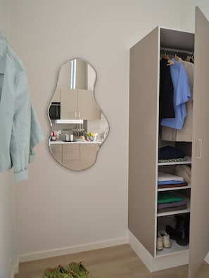 Literie hypoallergénique, rideaux occultants, chambres insonorisées