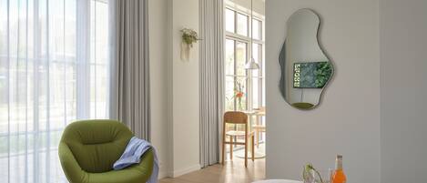 Studio – premium (4) | Allergitestet sengetøy, blendingsgardiner og lydisolert