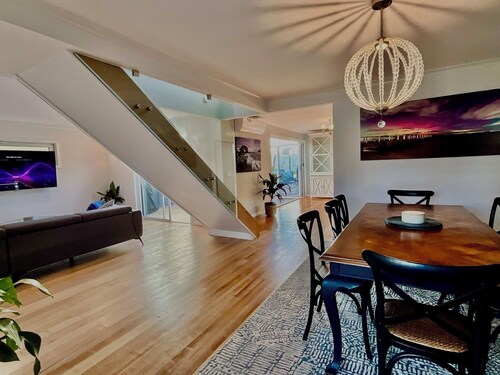 Modern 4BR Beachfront Home, incredible views. 