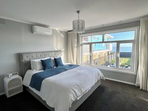 4 bedrooms, desk, iron/ironing board, travel cot