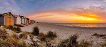 Modern 4BR Beachfront Home, incredible views. 