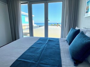 4 bedrooms, desk, iron/ironing board, travel crib