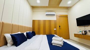 Classic Triple Room | Free WiFi, bed sheets