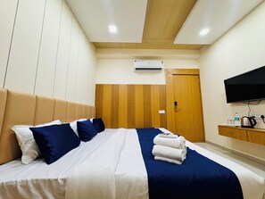 Classic Triple Room | Free WiFi, bed sheets - Hotel Shivlok (Ujjain)