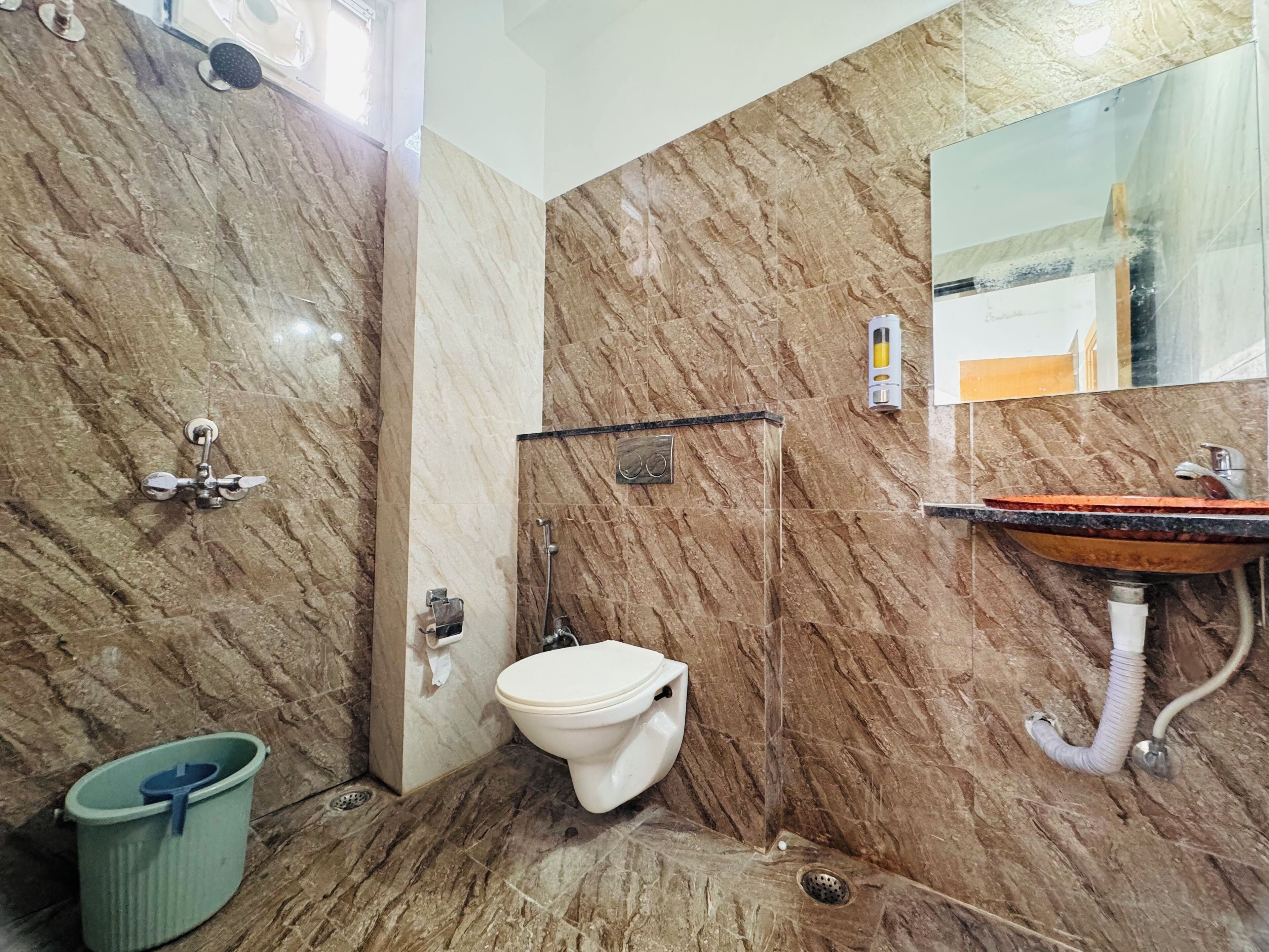 Classic Triple Room | Bathroom