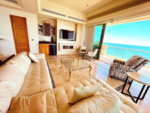 电视、壁炉、DVD 播放器、办公室