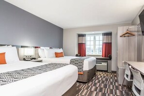 1 habitación, escritorio, tabla de planchar con plancha y internet 