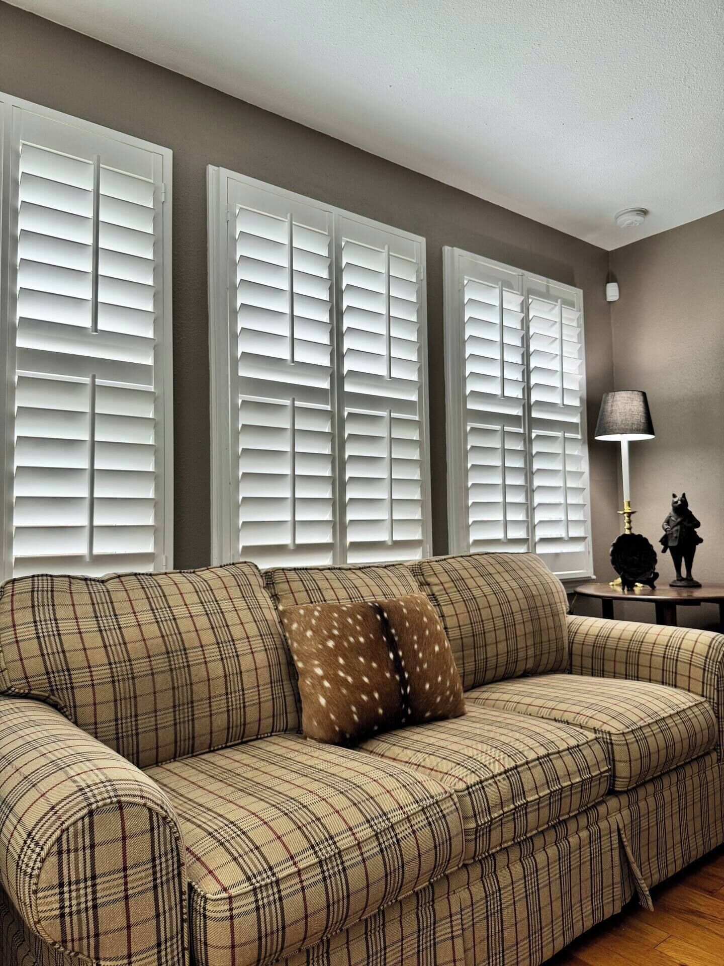 Smart TV, fireplace, video games, offices