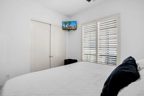 1 bedroom, desk, iron/ironing board, WiFi