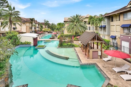 Lotus Lakes - Tropical 2BR Retreat | Resort Pools | Near Cairns CBD & Botanical Gardens