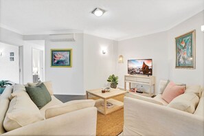 Smart TV - Lotus Lakes - Tropical 2BR Retreat | Resort Pools | Near Cairns CBD & Botanical Gardens (Cairns North)