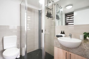 Hair dryer, towels - Royal Pavillions Urban Escape- Affordable Luxury in Cairns CBD | Pool, Parking & Prime Location (Cairns North)