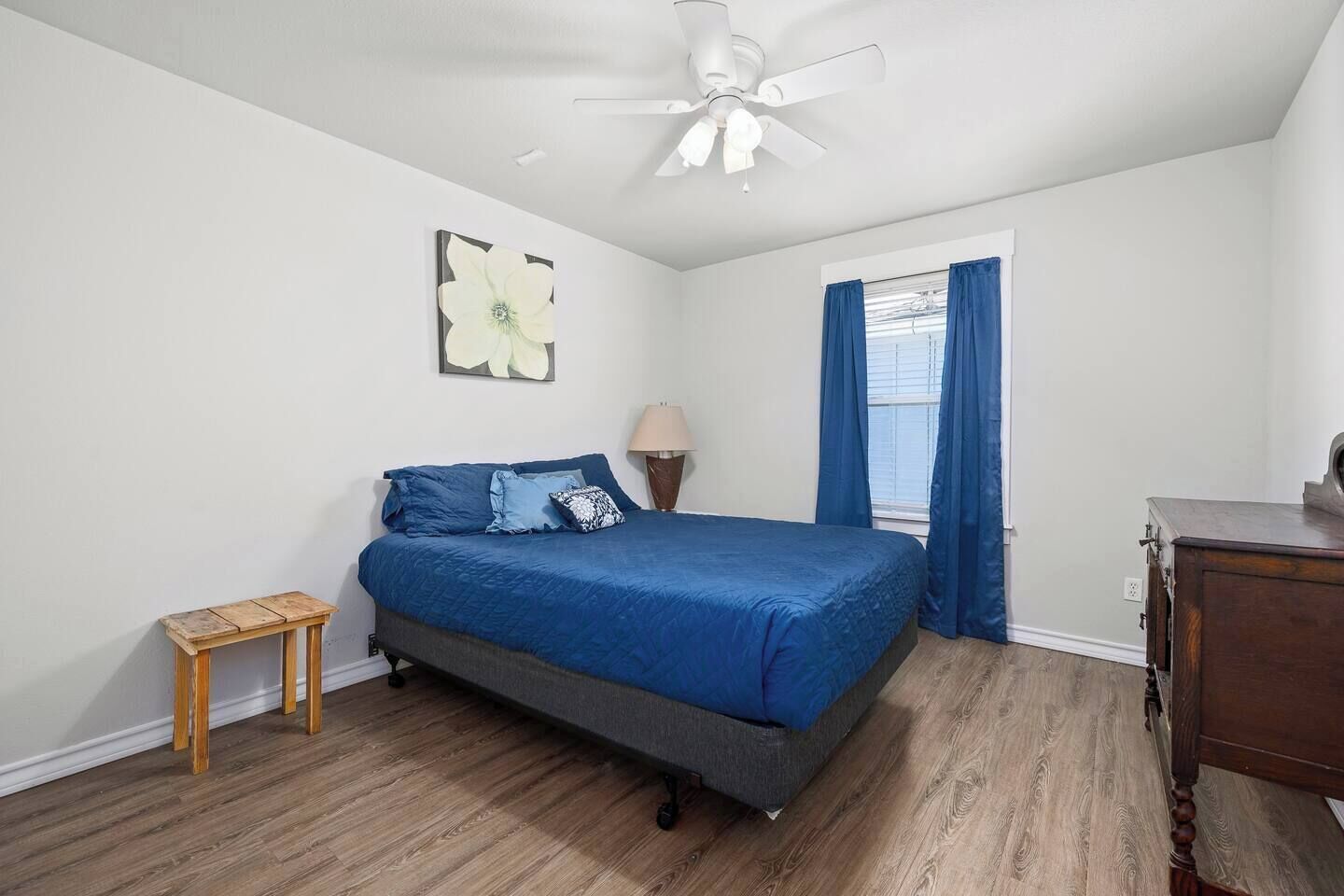 3 bedrooms, desk, free WiFi, bed sheets