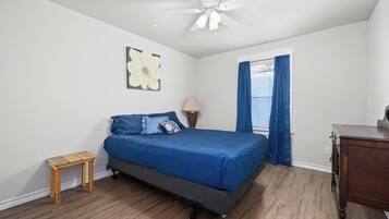 3 bedrooms, desk, free WiFi, bed sheets