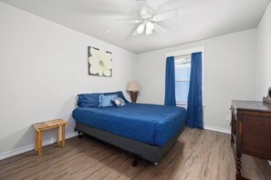 3 多间卧室、办公桌、免费 WiFi、床单