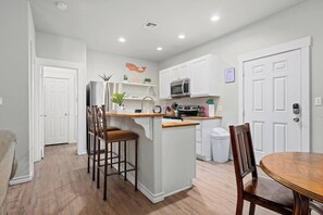 Fridge, microwave, oven, stovetop - Coastal Paradise -Community Pool (Rockport)