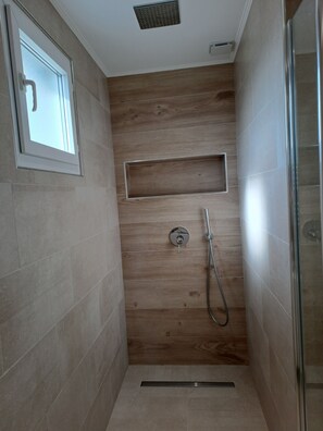 Shower, hair dryer, towels, soap - Location vue mer Saint Raphaël (Saint-Raphaël)