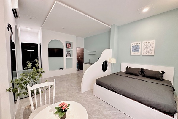 Superior Studio | Blackout drapes, soundproofing, free WiFi