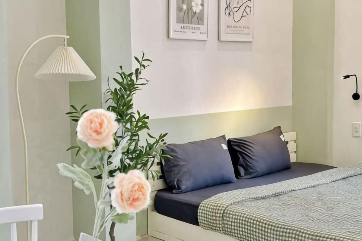Blackout drapes, soundproofing, WiFi (free)