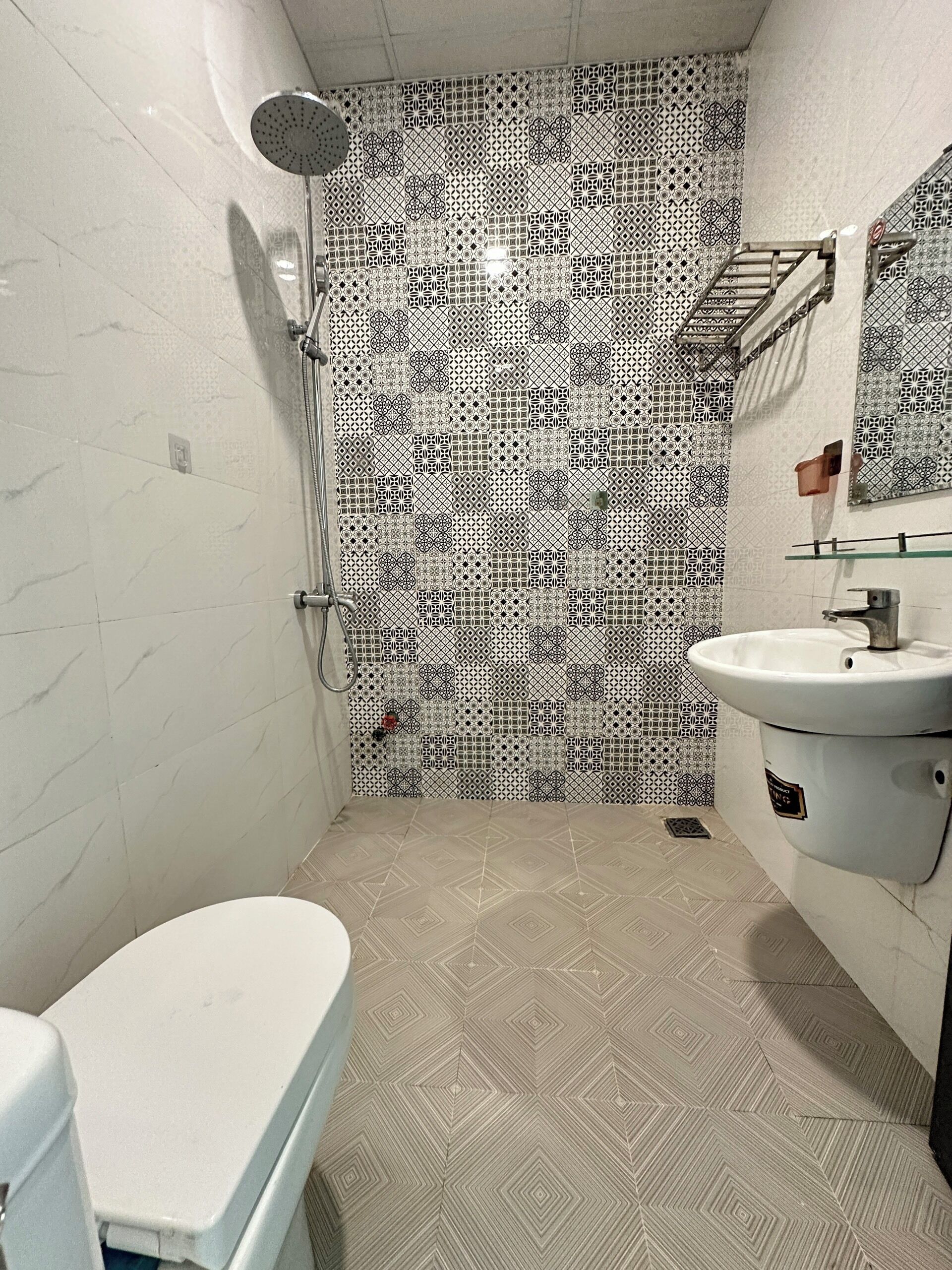 Superior Studio | Bathroom | Shower, hair dryer, slippers, towels