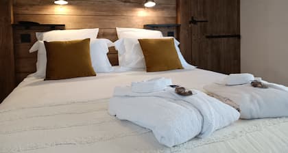 Chambre D'hôtes SPA Privatif La Tour du Laurensou Figeac La Campagne en Ville