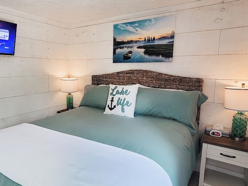 Houghton Lake Lakeview / Ice Fishing / Fireplace/  Gazebo / Kayak / SUP / A/C