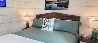 Houghton Lake Lakeview / Ice Fishing / Fireplace/  Gazebo / Kayak / SUP / A/C