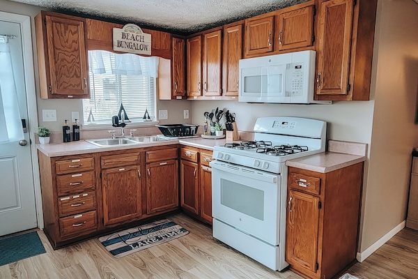 KĂŒhlschrank, Mikrowelle, Ofen, Herdplatte