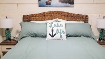 2 bedrooms, desk, iron/ironing board, travel cot