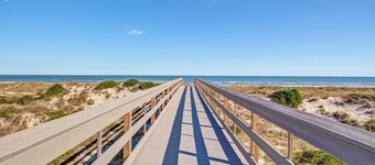 Oceanfront | Large Covered Balcony | Second Floor Ocean Place | Walk to the Ritz Carlton