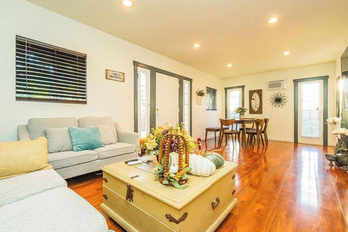 Televisión y oficina 