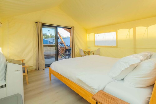 Cozy Retreat with Modern Amenities and Outdoor Fun