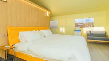 1 bedroom, desk, WiFi, bed sheets