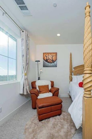 3 habitaciones, tabla de planchar con plancha, wifi y ropa de cama