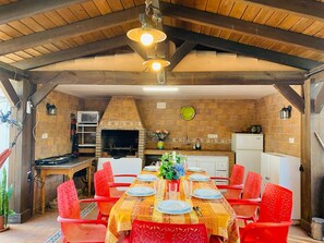 Dining - Beautiful chalet between the pinewoods and the sea. 5 minutes drive to the beach (Chiclana de la Frontera)