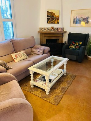 Télévision, cheminée