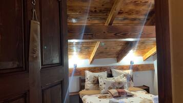 5 bedrooms, WiFi, bed sheets