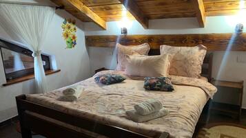 5 bedrooms, WiFi, bed sheets